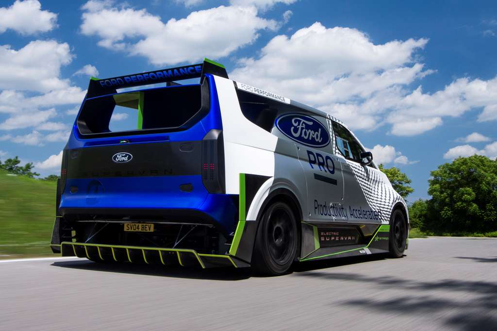, Edito tout frais  : Ford SuperVan : un Transit Custom électrique de… 2 000 ch !