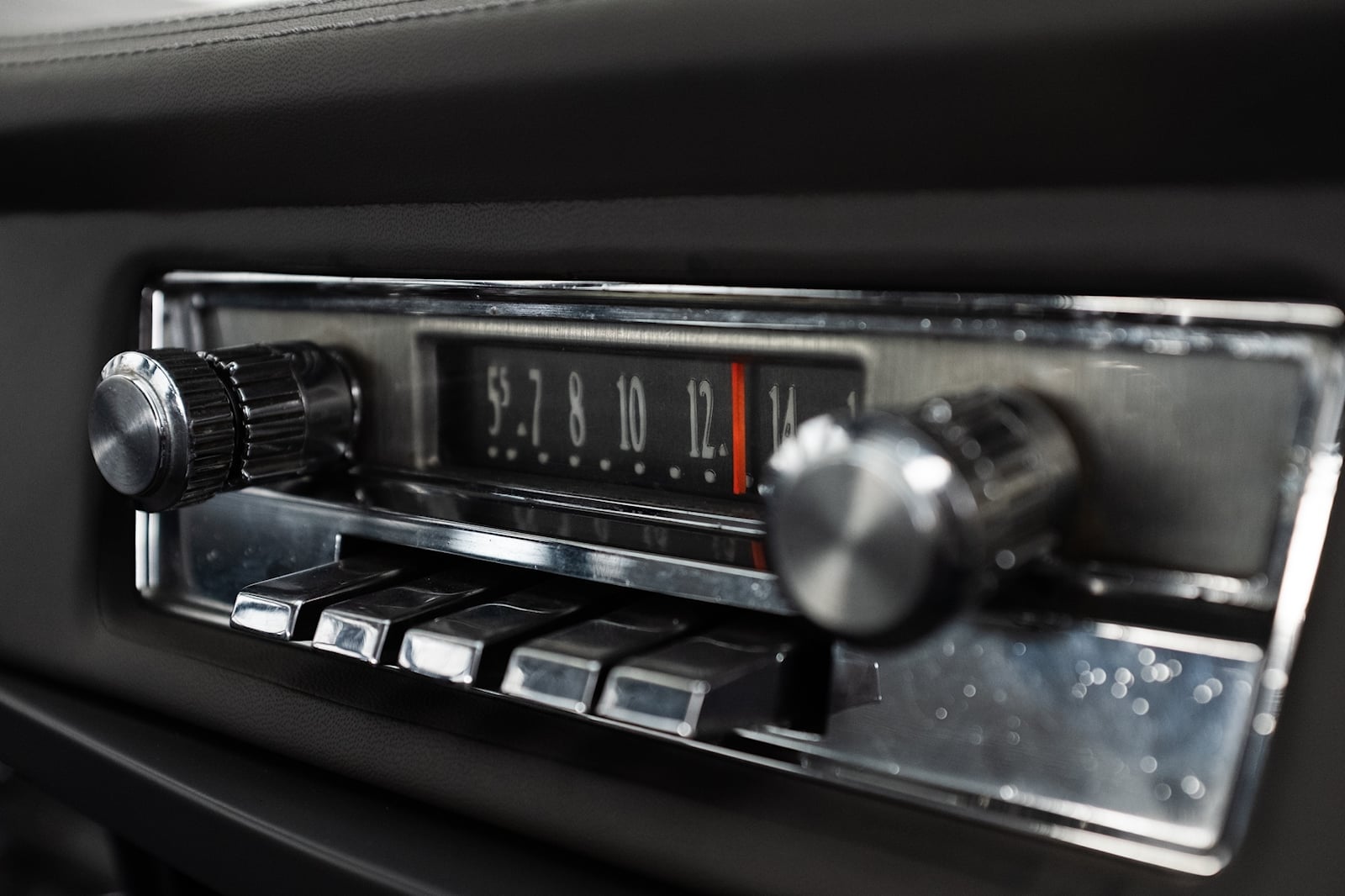 , Les politiciens se battent pour garder la radio AM en vie dans les voitures